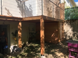 terrasse sur pilotis en douglas avec cabanon rangement