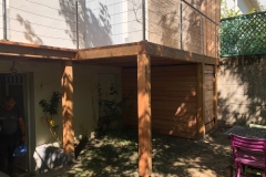 terrasse sur pilotis en douglas avec cabanon rangement